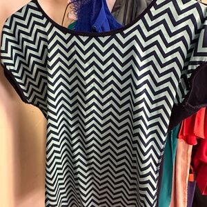 Super cute Chevron top